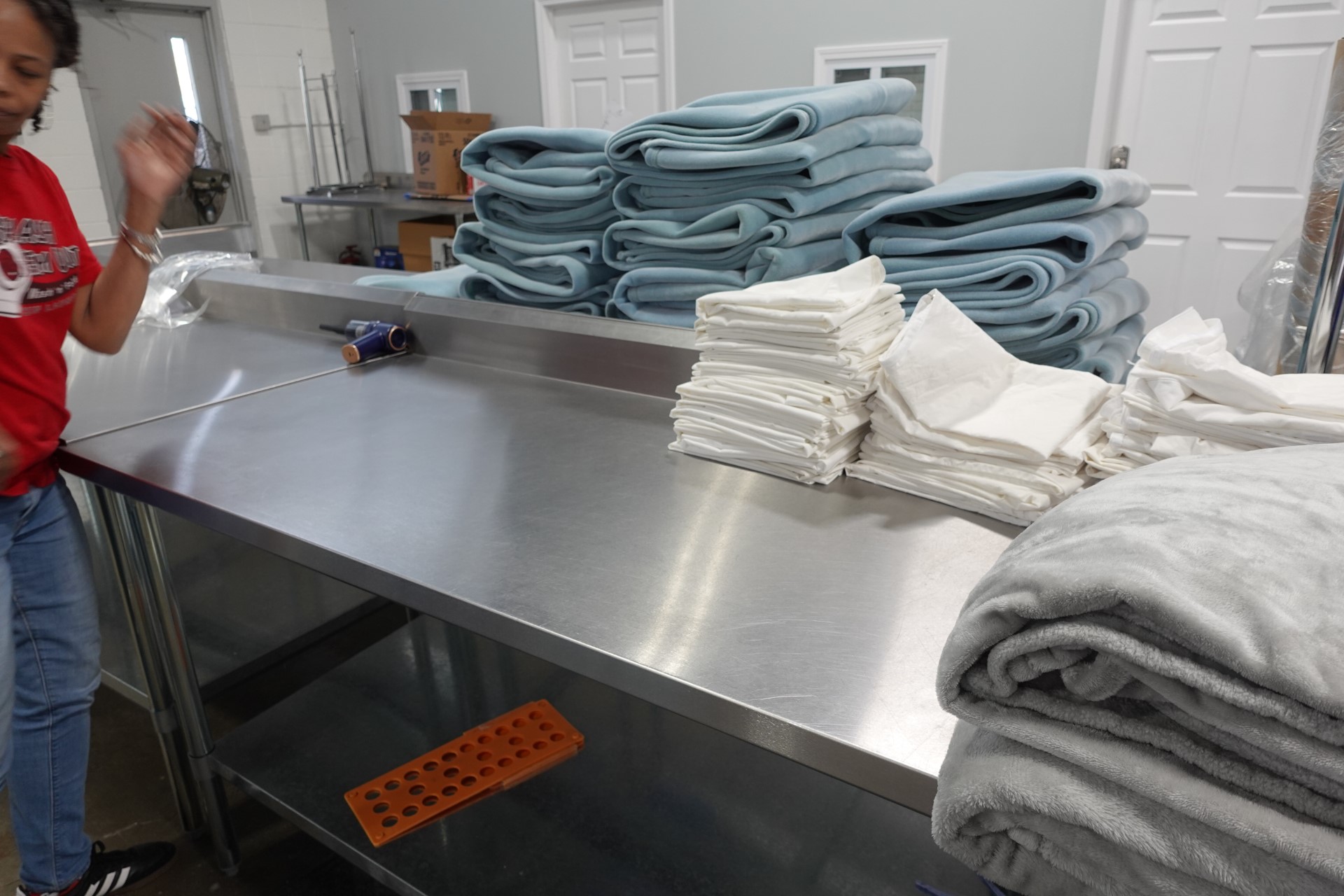 clean fresh bed linens service